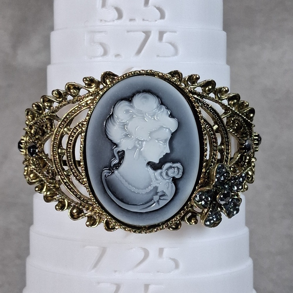 Vintage Style Gray Cameo Jewelry Set - Modern Victorian Revival Cuff & Brooch - Picture 13 of 16